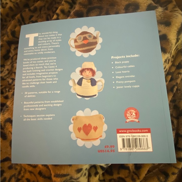 Adorable little book of patterns to knit tea cozies🧶 - Picture 2 of 14